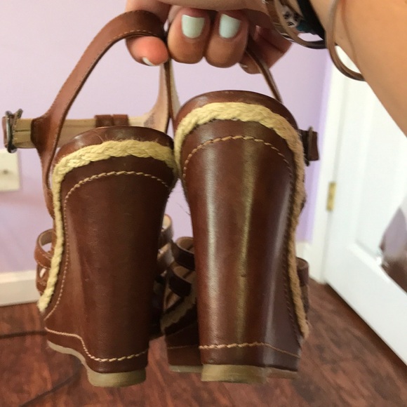 platform heels - Picture 3 of 11